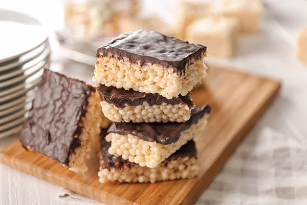 Kesme tahtası lezzetli pilav ile davranır