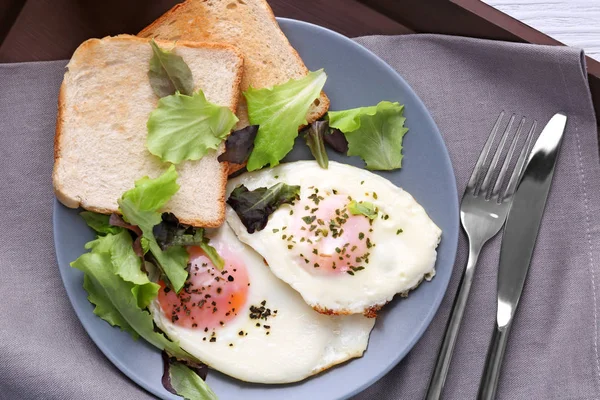 Domácí chutné snídaně se smaženými vejci — Stock fotografie