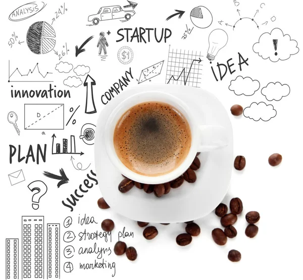 Šálek kávy a náčrtky podnikatelských nápadů — Stock fotografie