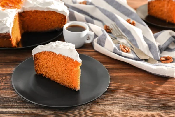 Smaczny kawałek ciasto marchewkowe — Zdjęcie stockowe