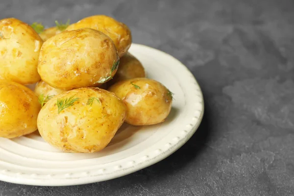 Tabak haşlanmış patates ile — Stok fotoğraf