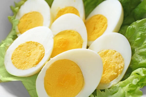 ゆで卵をスライス — ストック写真
