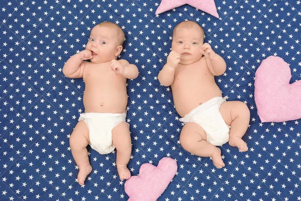 Lindos gêmeos bebê — Fotografia de Stock