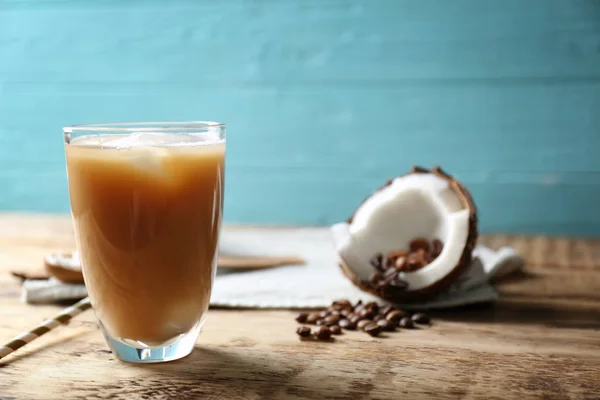 Segelas kopi kelapa dingin lezat — Stok Foto