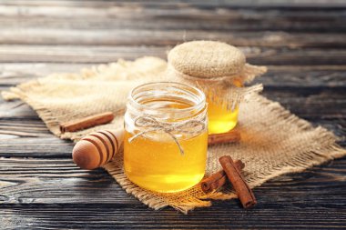 Altın bal ve tarçın ahşap tablo