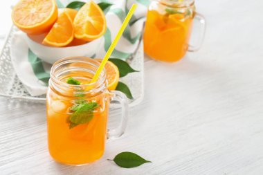 Taze turuncu limonata
