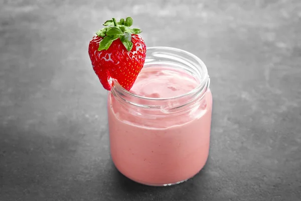 Yogurt alla fragola fatto in casa — Foto Stock