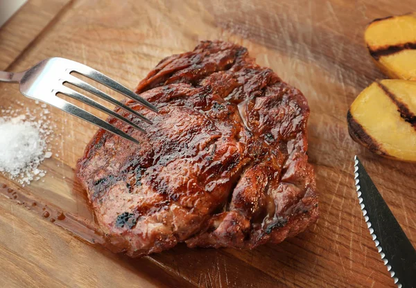 Heerlijke gegrilde steak — Stockfoto