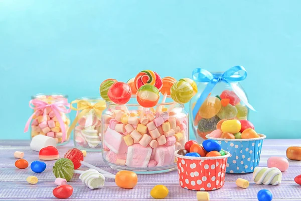 Komposition mit leckeren Bonbons — Stockfoto