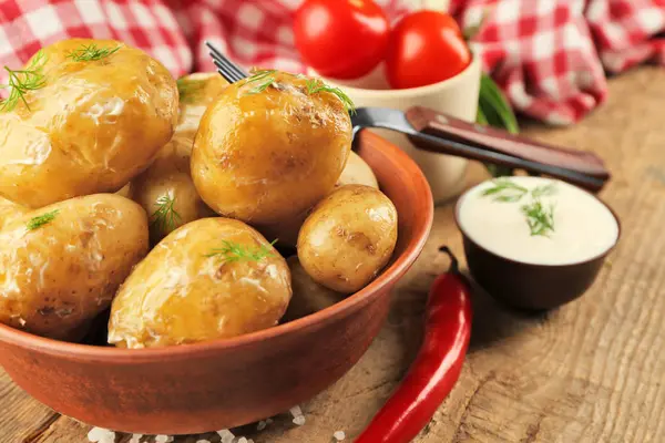 Bowl with boiled potatoes — Stock Photo, Image