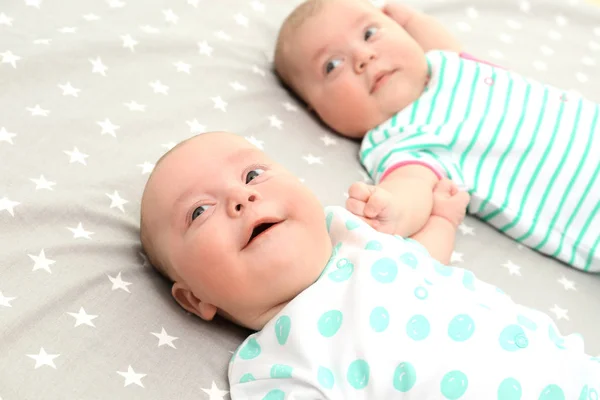 Vacker baby tvillingar — Stockfoto