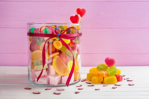 Composition avec des bonbons savoureux — Photo