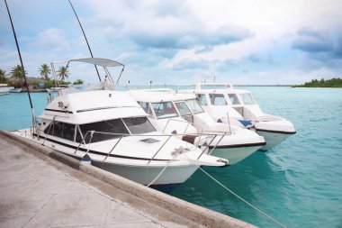 Modern tekneler ile yatak 