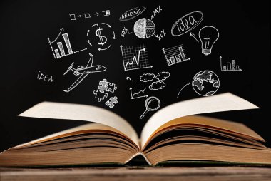 Açık kitap ve çizimler 