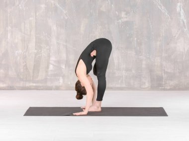 Yoga yapan kadın