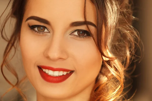 Portrait of young woman with beautiful hairstyle, closeup — Stock Photo, Image