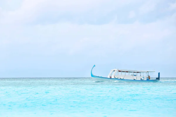 モダンなボートと海の風景 — ストック写真