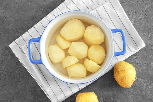 Rå ekologisk potatis — Stockfoto