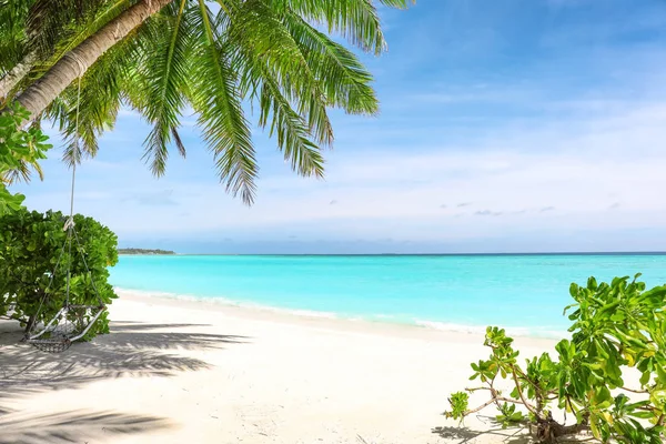 Stranden på tropical resort — Stockfoto