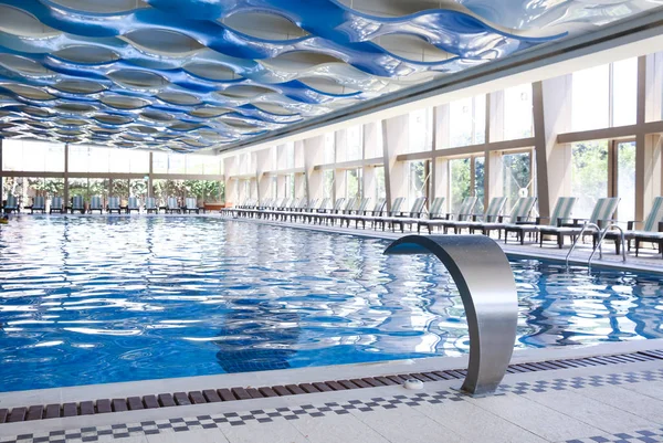 Modern otel Kapalı Yüzme Havuzu
