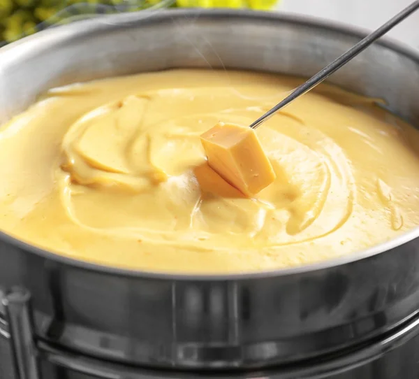 Fondue de queijo delicioso — Fotografia de Stock