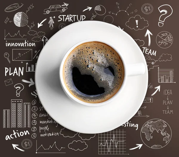 Taza de café y bocetos de ideas de negocios — Foto de Stock