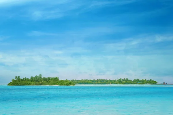 Utsikt över vackra havet och ön — Stockfoto