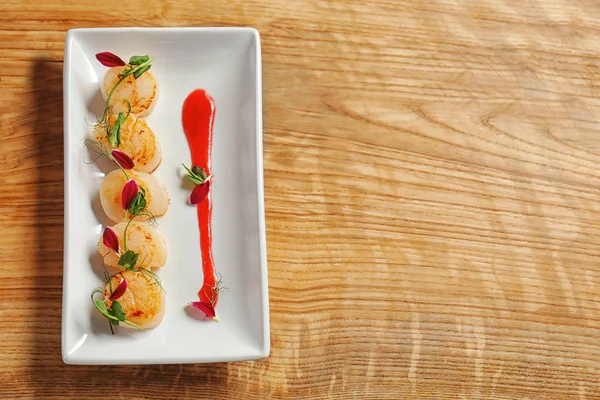 Plate with delicious scallops — Stock Photo, Image