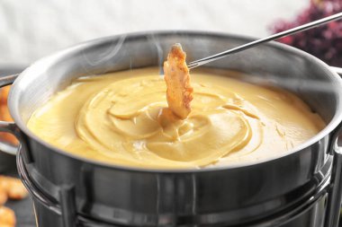 Rusk'ı ve peynir fondü