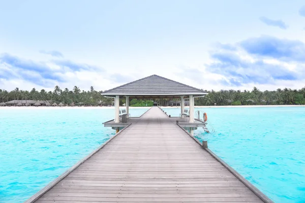 View of wooden pontoon and shelter shed — Stock Photo, Image