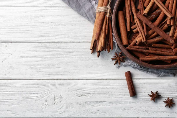 Bowl with cinnamon sticks — Stock Photo, Image