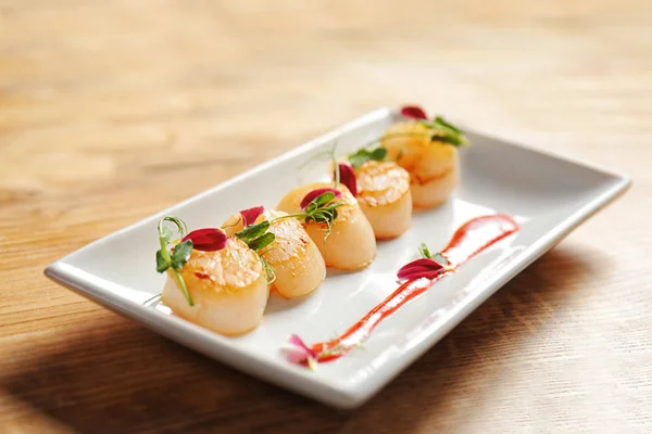 Plate with delicious scallops — Stock Photo, Image