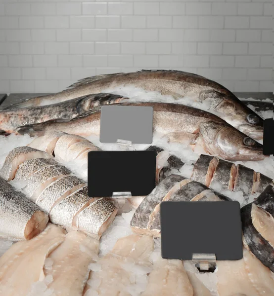 Fresh fish in supermarket — Stock Photo, Image