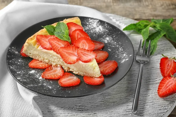 Leckerer Erdbeerkuchen — Stockfoto