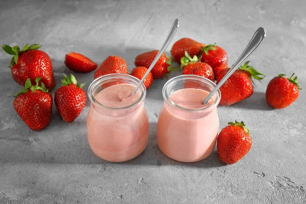 Yogur casero y fresas — Foto de Stock