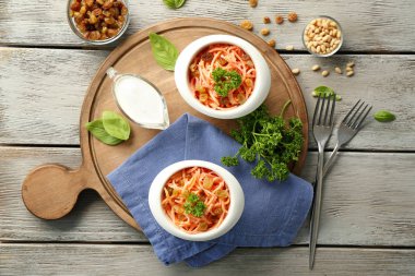 Lezzetli havuç kuru üzüm salatası