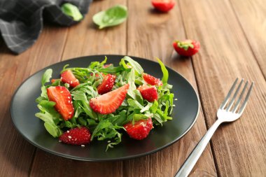 roka ve çilek salatası