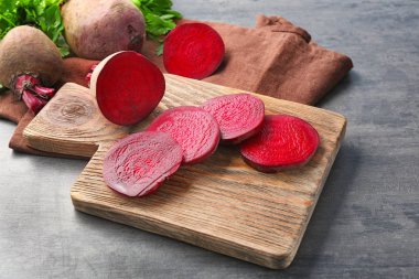 Taze pancar dilimleri