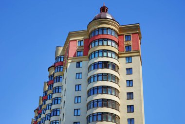 Çok öykülü apartman