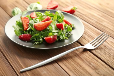 roka ve çilek salatası