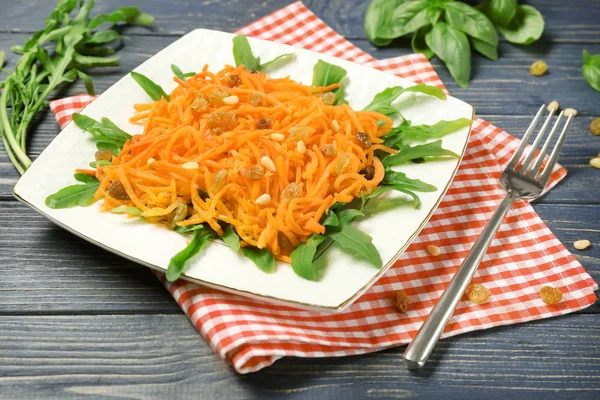 Heerlijke wortel rozijnen salade — Stockfoto