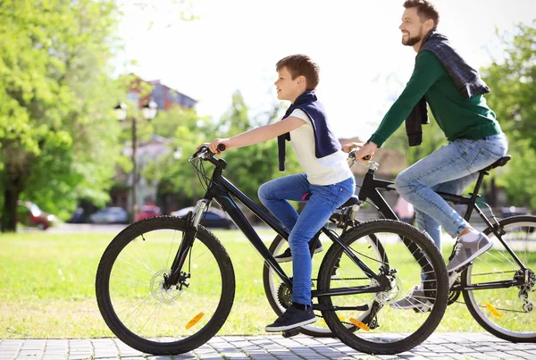 Dad and son riding bicycles — Stock Photo, Image