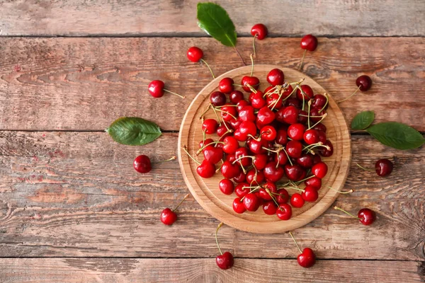 Fresh ripe cherries — Stock Photo, Image