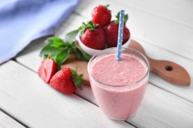 çilek ev yapımı güler yüzlü