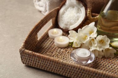 Tepsi ile spa kozmetik