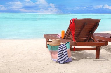 Plaj aksesuarları ve güneşlenme 