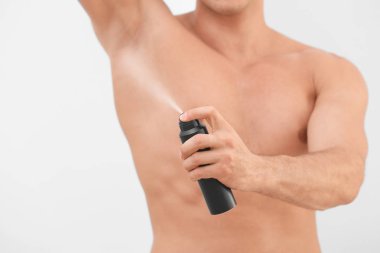 Deodorant Kullanan Adam