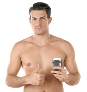 deodorant olan genç adam