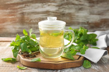 Bir fincan sıcak çay. 