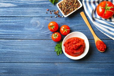 Seramik kase sos ile